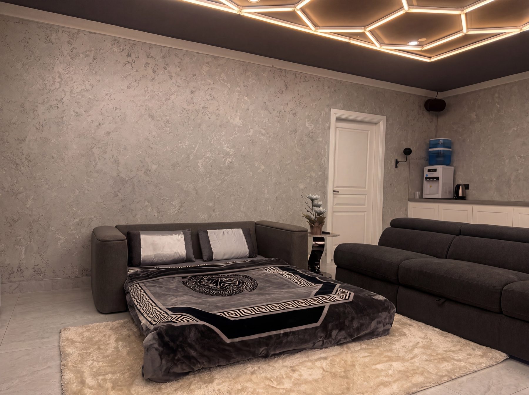 Warm lounge with fireplace